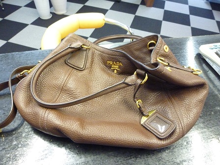 プラダ買取神戸三宮