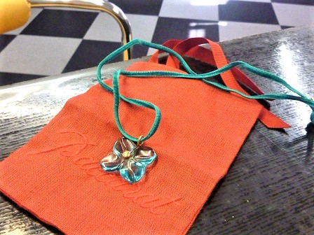 バカラフラワーチョーカー