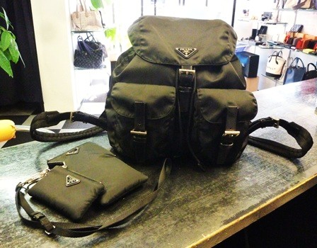 プラダ買取神戸