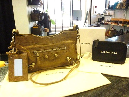 バレンシアガ買取神戸