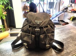 プラダ買取神戸